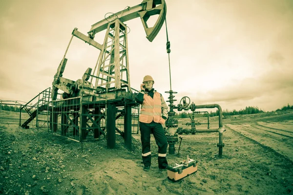Trabajador de la industria del petróleo y gas . — Foto de Stock