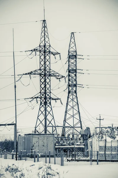 Torre de transmissão de energia de alta tensão — Fotografia de Stock