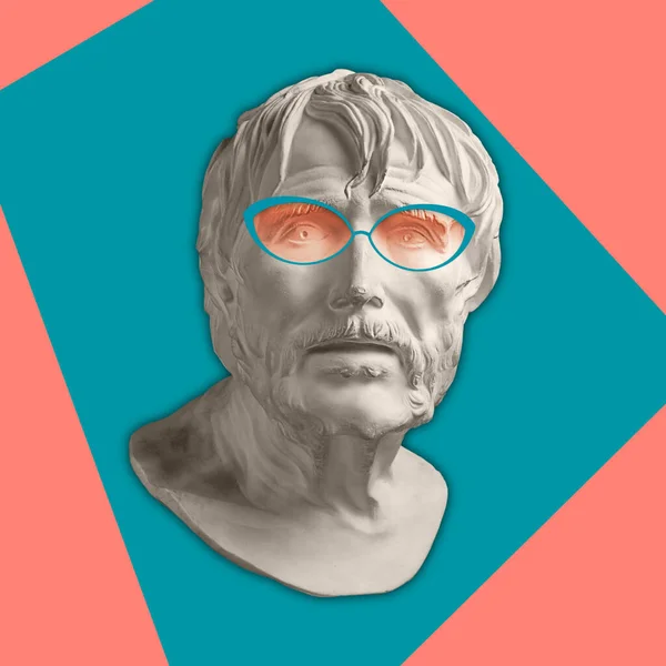 Collage concept d'art contemporain avec tête de statue antique dans un style de culture zine. Visage masculin avec lunettes . — Photo