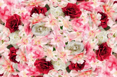 Çiçek arkaplan. Çeşitli çiçeklerin parlak yeşil dokusu. Bahar ve yaz kavramı, doğa, ekoloji. Romantizm teması, aşk, Sevgililer Günü.