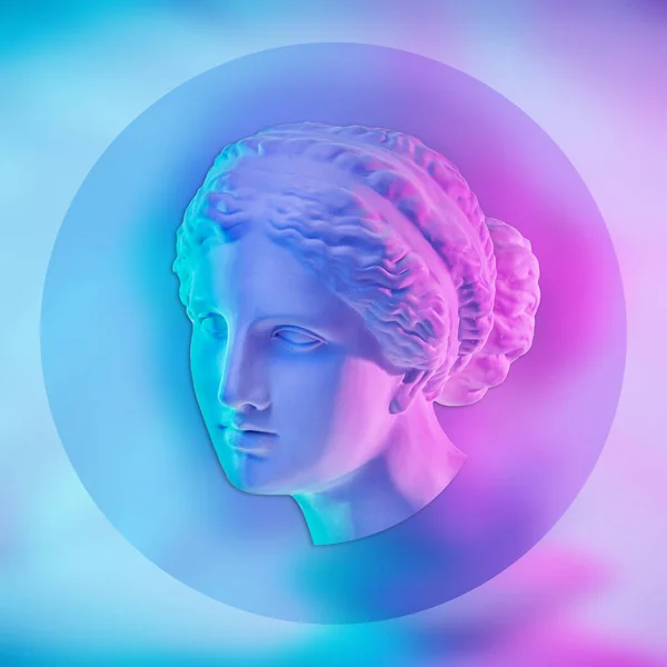 Estatua de Venus de Milo. Concepto creativo colorida imagen de neón con la antigua escultura griega Venus o Afrodita cabeza. Webpunk, vaporwave y estilo de arte surrealista. Efectos duotónicos rosa y azul . —  Fotos de Stock