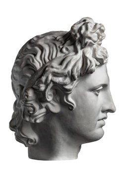 Beyaz alçıtaşı Apollo 'nun eski Güneş Tanrısı heykelinin beyaz arka plandaki sanatçılara yönelik kopyası. Erkek yüzünün alçı heykeli. Rönesans dönemi. Portre.