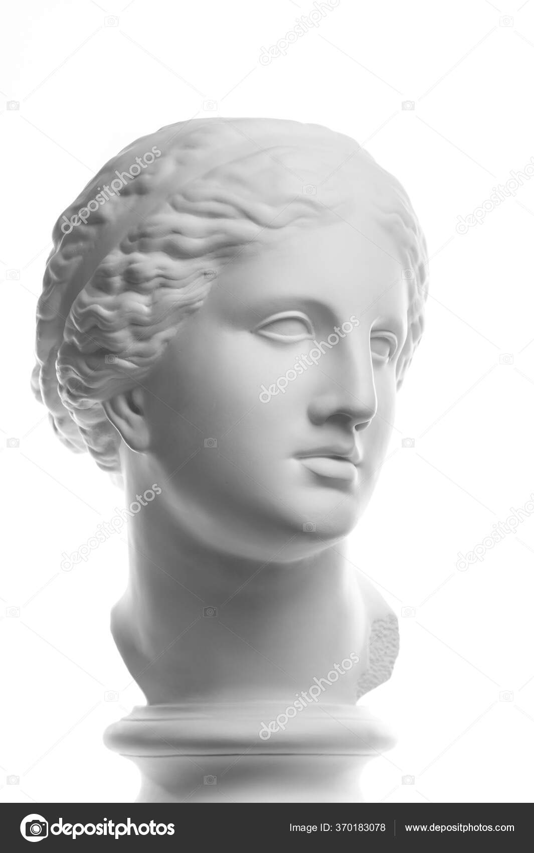 Gipskopie der antiken Statue Venuskopf isoliert auf weißem Hintergrund.  Gips-Skulptur Frauengesicht. – Stockfoto © bashta #370183078, image size:1065x1700