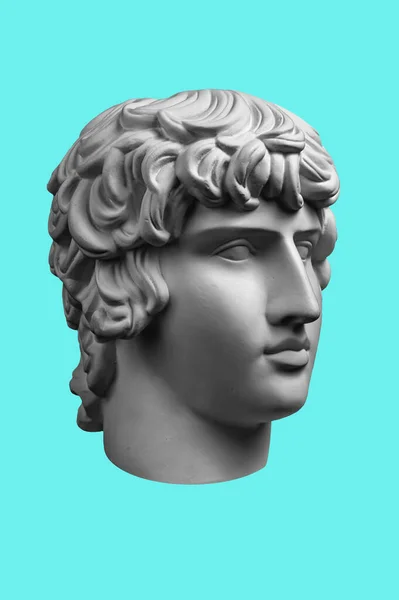 Gipskopie der antiken berühmten Statue Antinoos Kopf isoliert auf hellgrünem Hintergrund. Gips antike Skulptur junger Mann Gesicht. Renaissance-Epoche. — Stockfoto