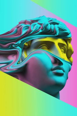 Popüler sanat tarzında genç bir adamın alçı heykeli. Antinous kafası heykeli. Antik Roma heykeli Antinous kafa ile yaratıcı renkli neon görüntü. Cyberpunk, webpunk ve sürreal stili.