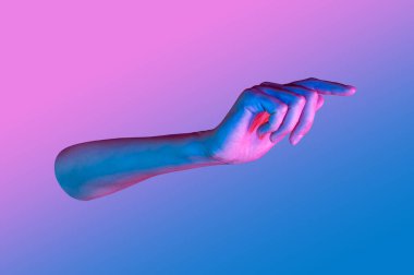 Bir pop sanat kolajı tarzında neon renkli verin. Posterler, afişler, duvar kağıtları için insan avuç içiyle modern psikedelik yaratıcı öğeler. Uzayı metin için kopyala. Dergi tarzı şablon. Zine kültürü.