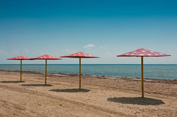 The parasols on the beach — Stock Photo, Image