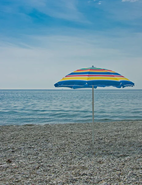 Parasol at the empty beach — Stock Photo, Image