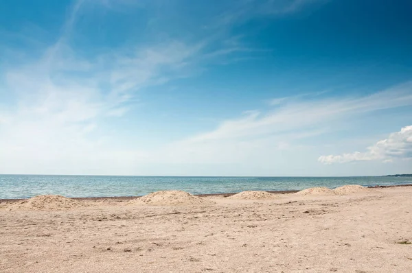 The empty sandy beach — Stock Photo, Image