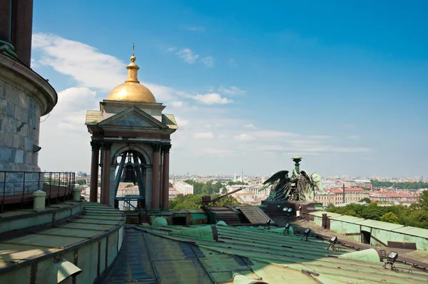 Uitzicht vanaf St Isaac's Cathedral in Sint-Petersburg — Stockfoto