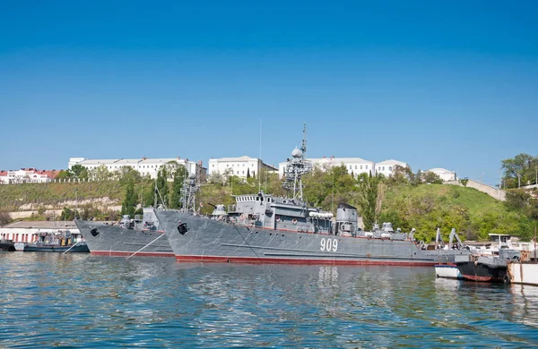 Sevastopol Crimea Ukraine Maj 2013 Statek Pełnomorski Wiceadmirał Żukow 909 — Zdjęcie stockowe