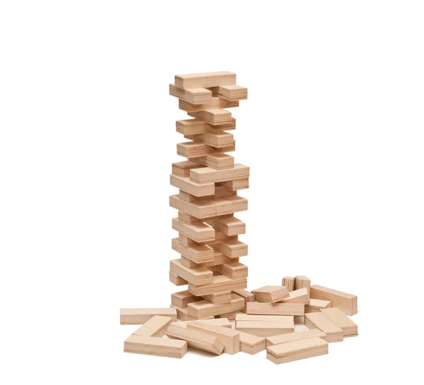 Blöcke Holzspiel (Jenga, Handtuch) isoliert auf weißem Hintergrund — Stockfoto