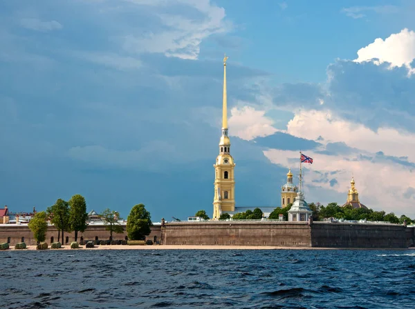Fortaleza de Pedro y Pablo en San Petersburgo, Rusia — Foto de Stock