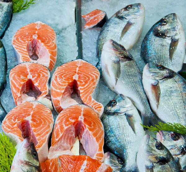 Fresh Red Salmon Fish Dorado Fish Ice Sale Food Market — Stock Photo, Image