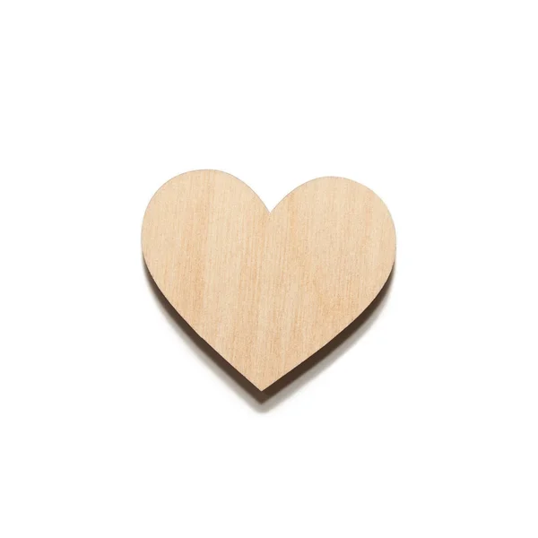 Un corazón de madera sobre blanco — Foto de Stock