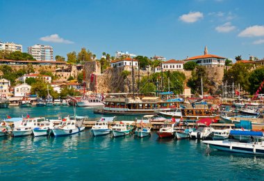 Kaleici, Antalya 'daki eski limanda gemiler