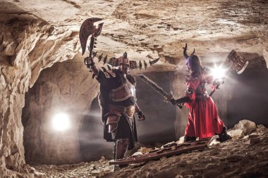 Ağır zırh yasak mağaralarda güçlü Şövalyeleri Muharebesi