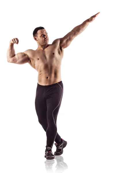 性感健壮的男人展示肌肉发达的身体，在白色的背景分离. — 图库照片