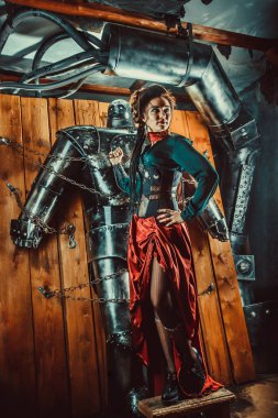 Güzel bir kadın ile berabere kalan erkek robot.