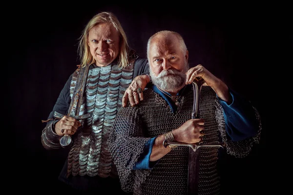 Two powerful knights with the swords on the dark background — Stock Photo, Image