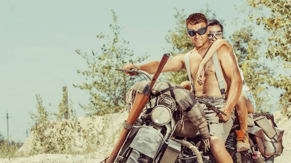 Sexy couple of bikers on the desert motorcycle. — Stock Photo, Image