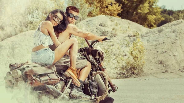 Sexy couple of bikers on the desert motorcycle. — Stock Photo, Image
