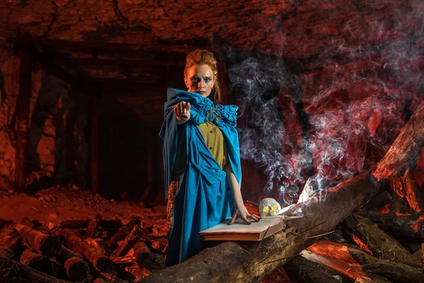 Beautiful red haired witch with the spellbook. — Stock Photo, Image