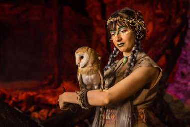 Beyaz baykuş ile güzel cadı.