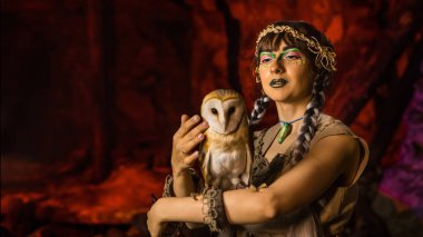 Beyaz baykuş ile güzel cadı.