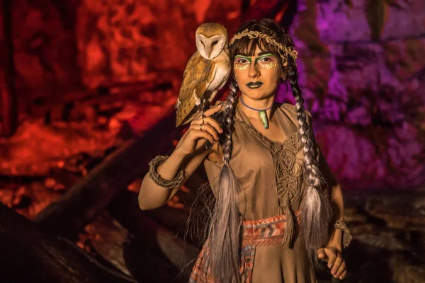 Beyaz baykuş ile güzel cadı.