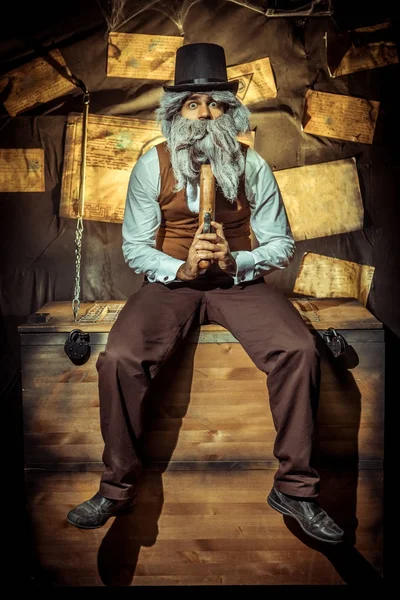 Üst düzey Beyaz adam silahla intihar edecekmiş