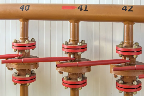 Levers on the oil manifold in the compressor room. — Stock Photo, Image