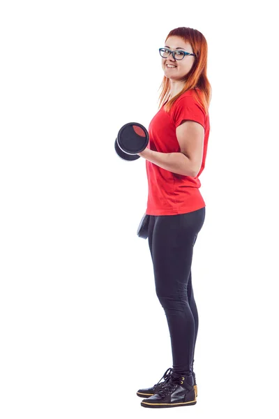 Portret van een mooie jonge Sportvrouw doen oefeningen met halters geïsoleerd op een witte achtergrond — Stockfoto