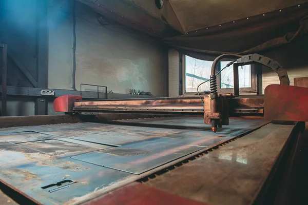 Plasma cutting CNC machine in the workshop — ストック写真