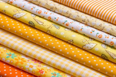Sarı kumaş patchwork için