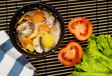 Patates ile demlenmiş sığır eti 