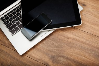 Akıllı telefon ve tabletli dizüstü bilgisayar
