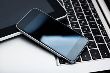 klavye ile smartphone ve tablet 