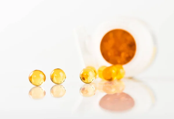 Shiny yellow fish oil capsules — Stock Photo, Image
