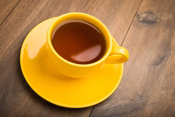 Żółta filiżanka herbaty — Zdjęcie stockowe