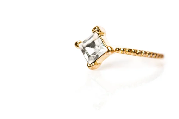 Hermoso anillo de oro —  Fotos de Stock