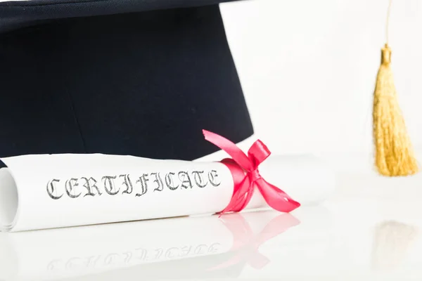 Graduation Cap with Degree — Stock Photo, Image