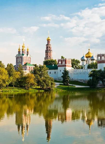 Новодевичий монастырь в Москве — стоковое фото