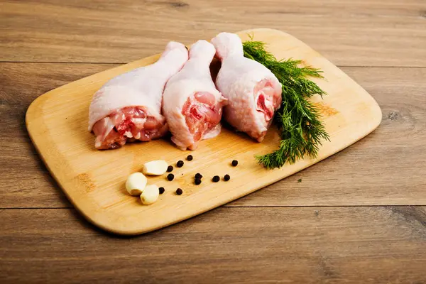 Raw chicken legs — Stock Photo, Image