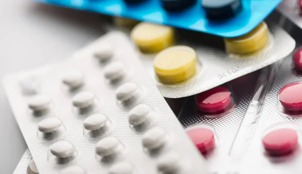 Gyógyszert tabletta buborékfóliában — Stock Fotó