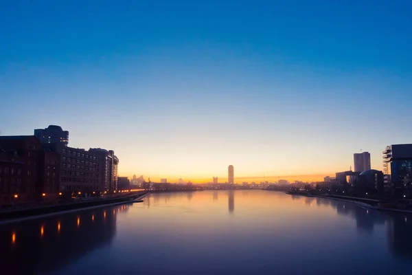 Sunrise above river — Stock Photo, Image