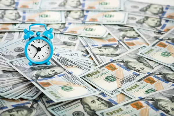 Az idő pénz koncepció. — Stock Fotó