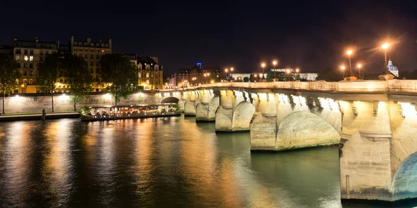 Floden Seine i paris på natten — Stockfoto