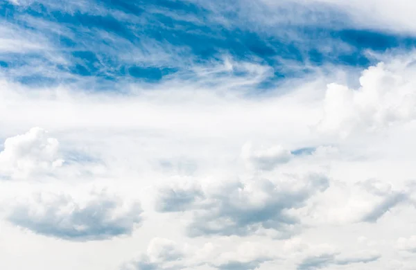 白い雲と空 — ストック写真