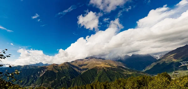 Cáucaso montanhas paisagem — Fotografia de Stock